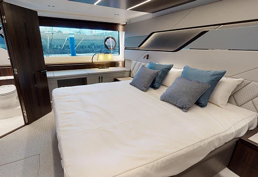 Яхта Sunseeker Predator 74 XPS 2022 14