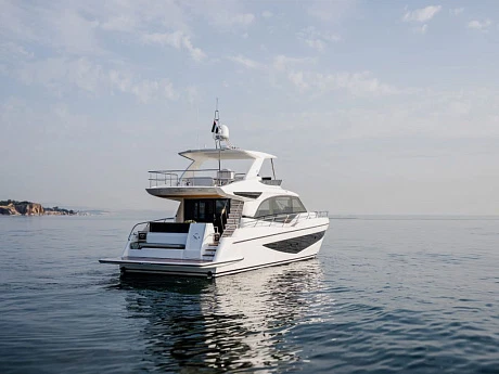 Яхта Majesty 65  2