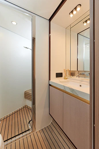 Azimut Fly 60 yacht 2019 5