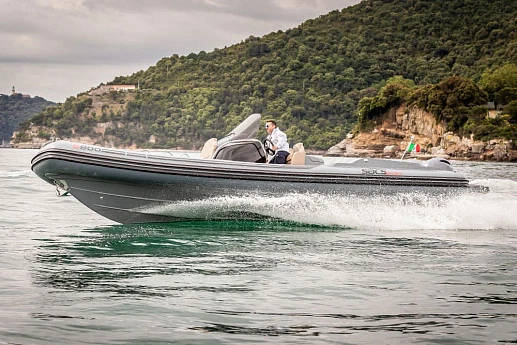 Яхта Strider 900  3