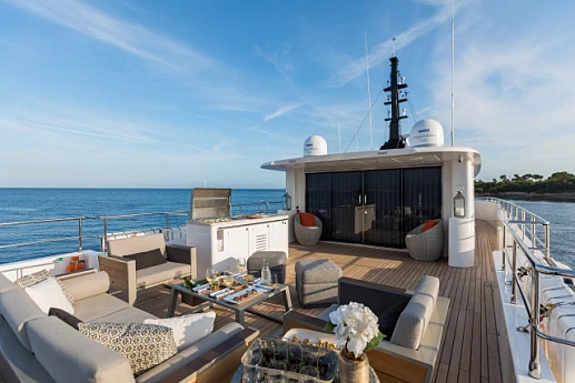 Nomad 95 SUV yacht  1