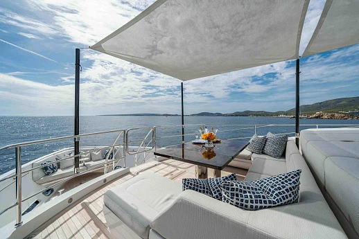 Яхта Sunseeker 131 2016 15