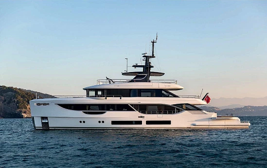 Яхта Benetti Oasis 34M  2
