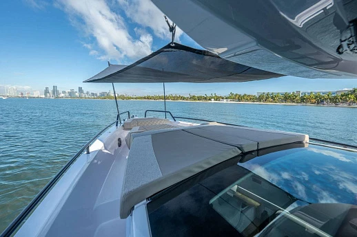 Яхта Axopar 37 XC Cross Cabin  8