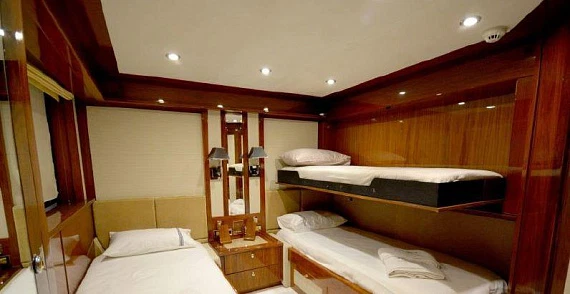 Яхта Sunseeker 30M 2010 8