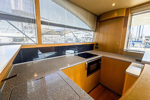 Яхта Princess 52 2017 12