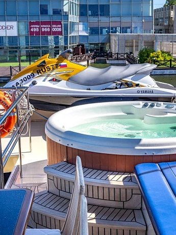 Petropavlovsk yacht 2010 11