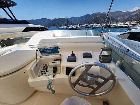 Яхта Ferretti 590 2004 14