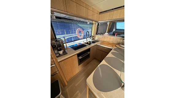 Яхта Galeon 700 Sky 2021 13