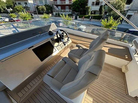 Fairline Squadron 65 yacht 2010 6