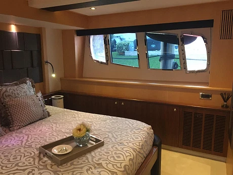 Яхта Sunseeker 88 2011 1