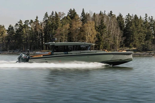 Яхта Axopar Brabus Shadow 900 XC Cross Cabin  11