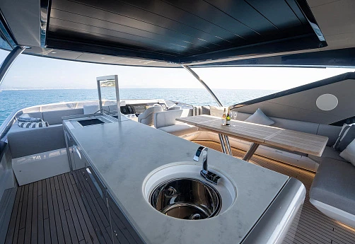 Яхта Sunseeker 88 2022 14