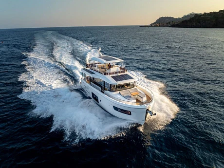 Яхта BENETEAU SWIFT TRAWLER 54  2