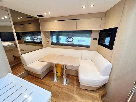 Яхта Princess V50 Open 2021 5