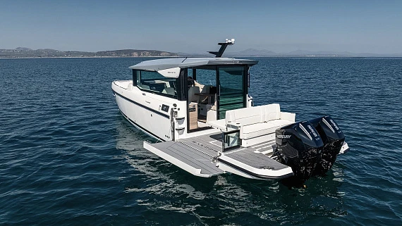 Saxdor 320 GTC yacht  3
