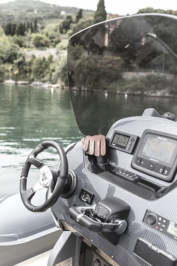 Яхта Strider 900  9