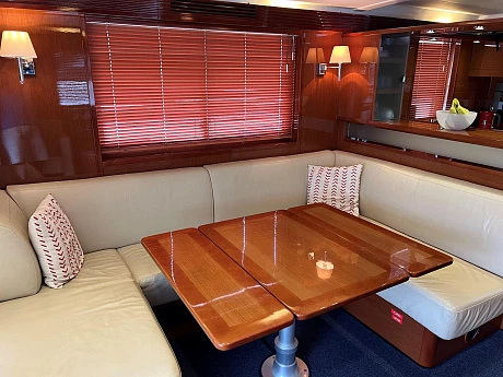 Яхта Beneteau Swift Trawler 52 2012 13