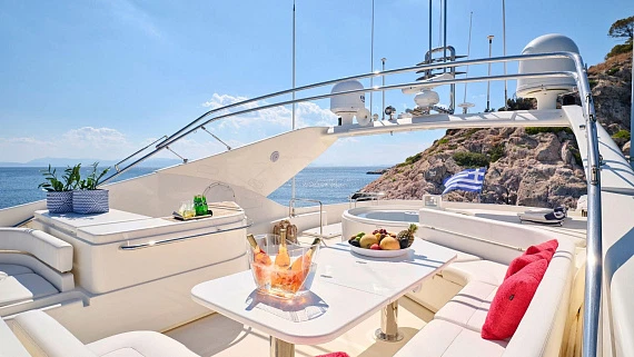 Яхта Ferretti 880 2004 8