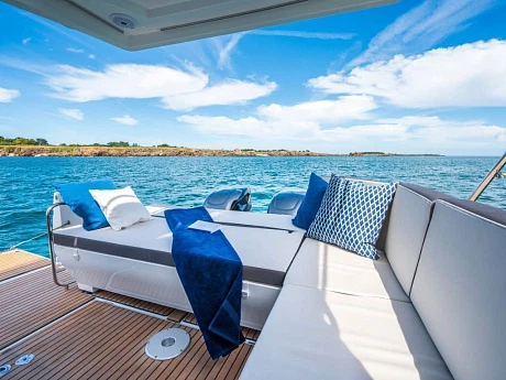 Яхта Beneteau Antares 11  7