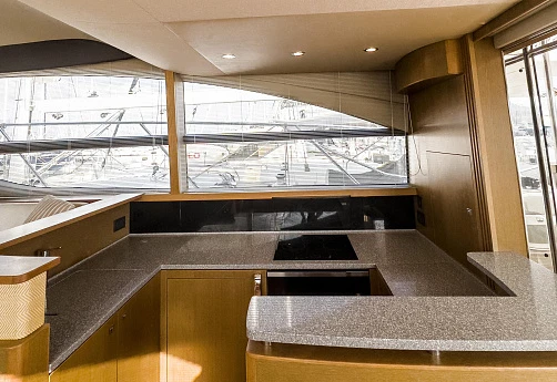 Яхта Princess 52 2017 12