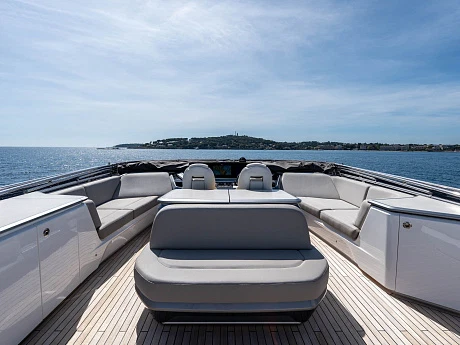 Яхта Princess S80 2025 17