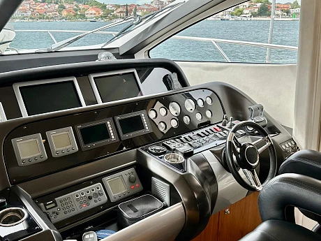 Sunseeker Predator 74 yacht 2010 5
