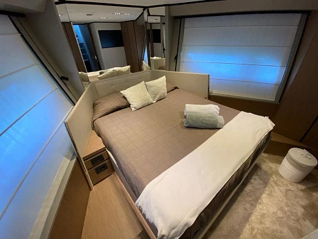 Ferretti 720 yacht 2021 4
