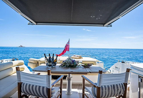 Яхта Sunseeker Predator 64 2011 9