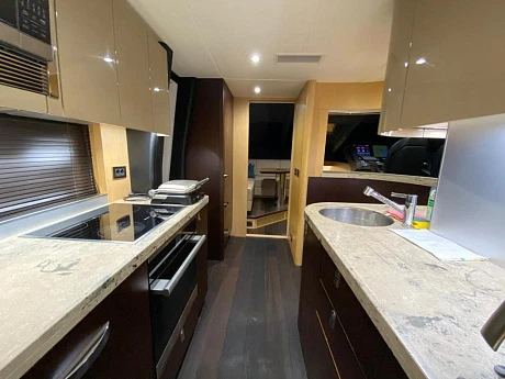 Яхта Sunseeker 86 2016 12