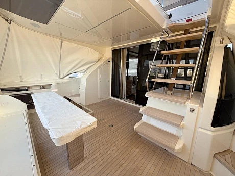 Яхта Ferretti 670 2020 7