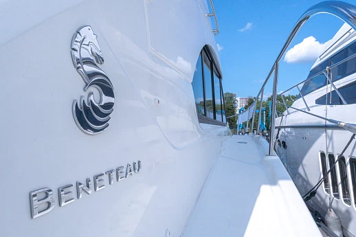 Яхта BENETEAU ANTARES 42 2012 3