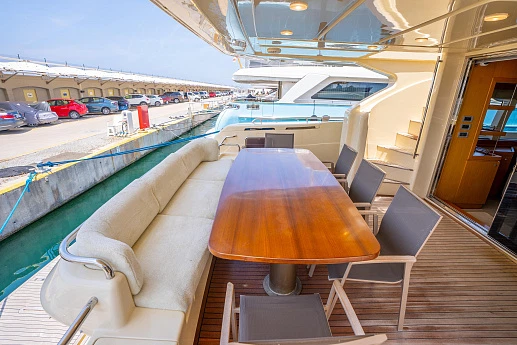 Ferretti Altura 840 yacht 2010 13