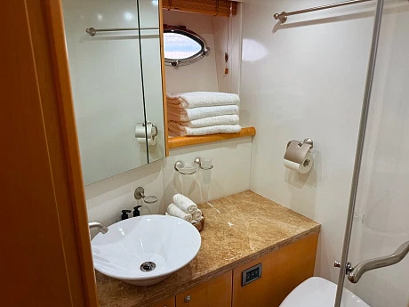 Яхта Sunseeker Predator 62 2008 25