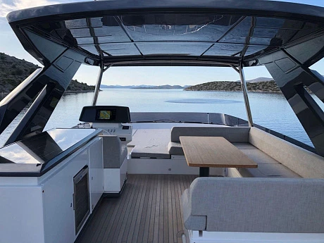 Яхта Ferretti 670 2020 3