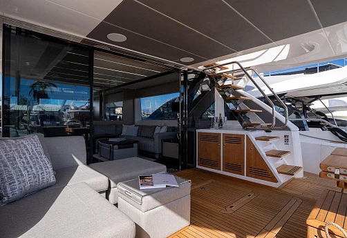 Sunseeker 76 yacht 2020 14