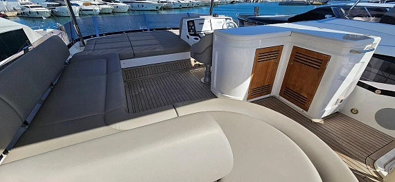 Sunseeker Manhattan 66 yacht 2019 15