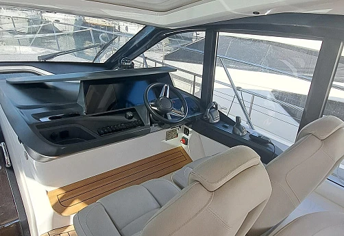 Яхта Princess V50 2023 8