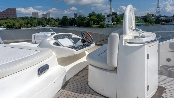 Sunseeker Manhattan 64 yacht 2001 13