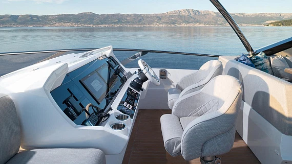 Sunseeker 88 yacht 2024 14