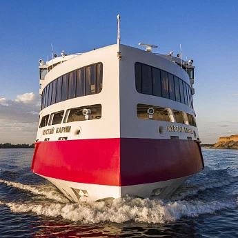 Теплоход "Мустай Карим"