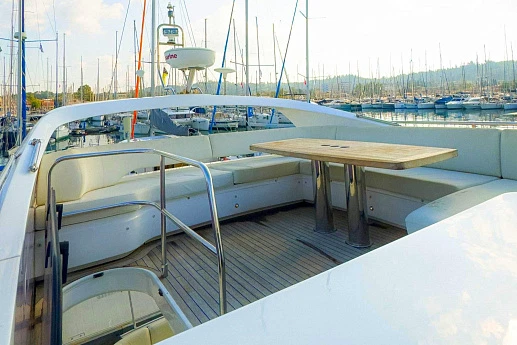 Яхта Princess 52 2017 7