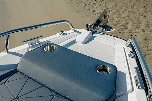 Яхта Axopar 29 XC Cross Cabin  8