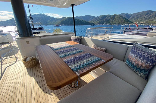 Яхта Azimut Magellano 66 2025 11