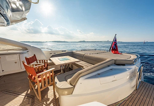 Яхта Sunseeker Predator 80 2014 7