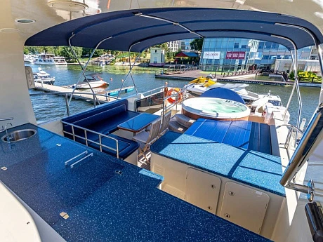 Petropavlovsk yacht 2010 16