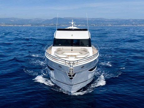 Яхта Princess S80 2025 4