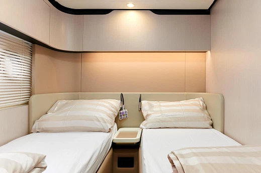 Azimut Fly 60 yacht 2019 8