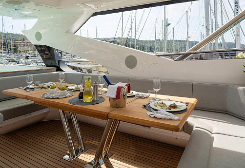 Яхта Sunseeker 95 2021 6