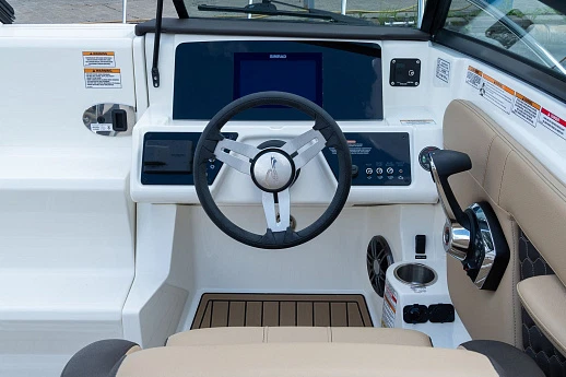 Sea Ray Sun Sport 230 yacht 2023 1